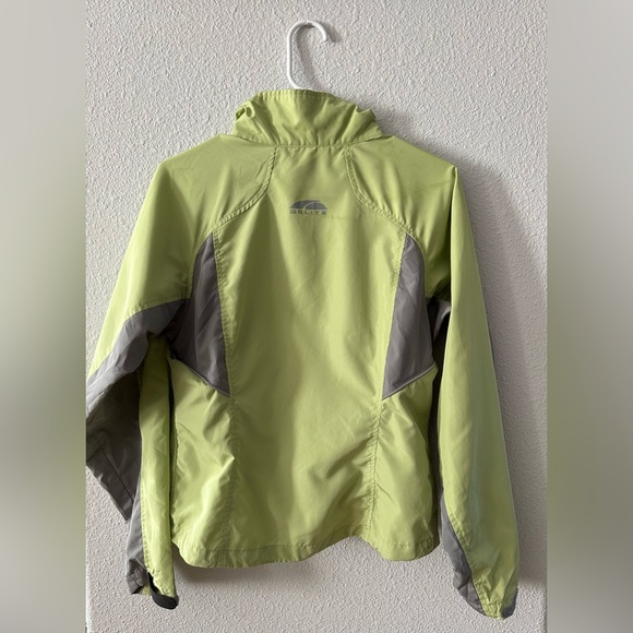 GoLite Women’s Small Jacket lightweight green/grey zip pockets running hiking - Picture 3 of 6